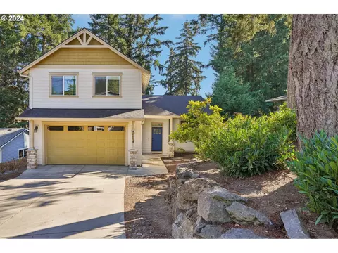 9410 NE Schuyler St, Portland, OR 97220