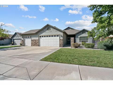 2211 NW Dusk Dr, Hermiston, OR 97838