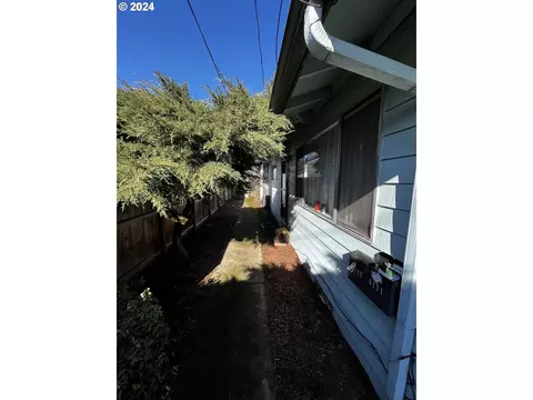 6111 SE Boise St, Portland, OR 97206