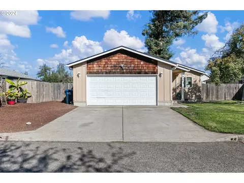 356 20th St, Springfield, OR 97477
