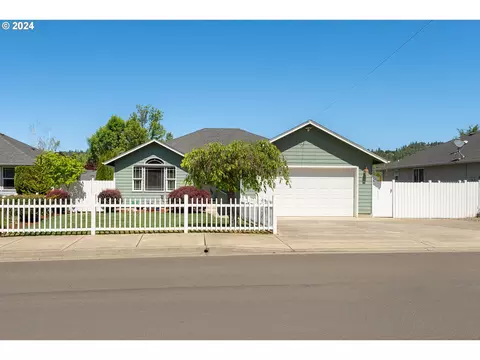 2478 SE Waldon Ave, Roseburg, OR 97470