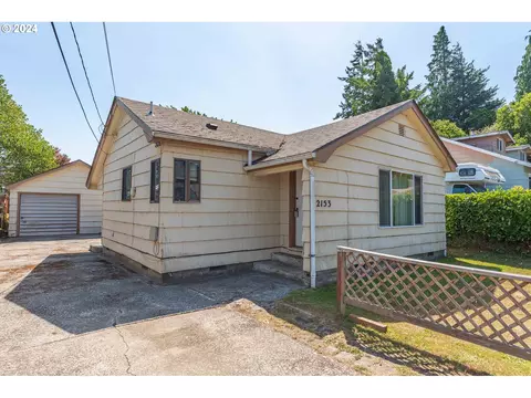 2153 17th St, North Bend, OR 97459