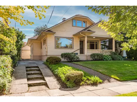 932 NE Hazelfern Pl, Portland, OR 97232