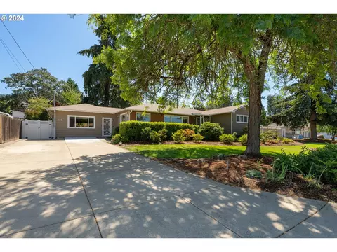 437 Page Rd, Winchester, OR 97495
