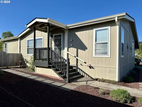 130 Blue Heron Dr, Longview, WA 98632