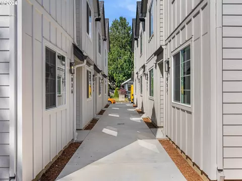 5036 NE 14th Ave #4, Portland, OR 97211