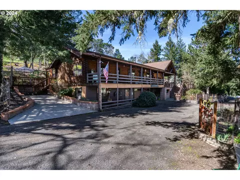 460 Fox Hill Ln, Roseburg, OR 97470