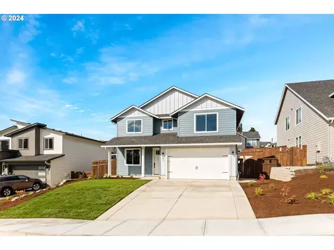 643 W 9th St, La Center, WA 98629