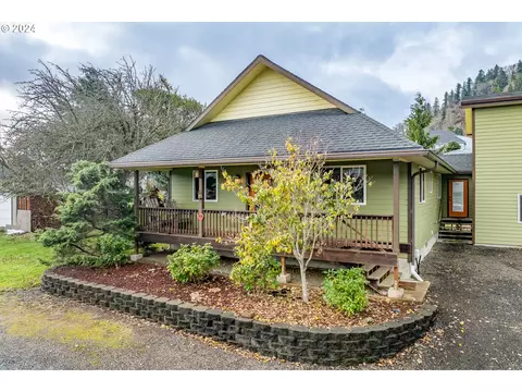 405 4th St, Garibaldi, OR 97118