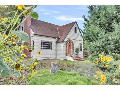800 W 9th St, The Dalles, OR 97058
