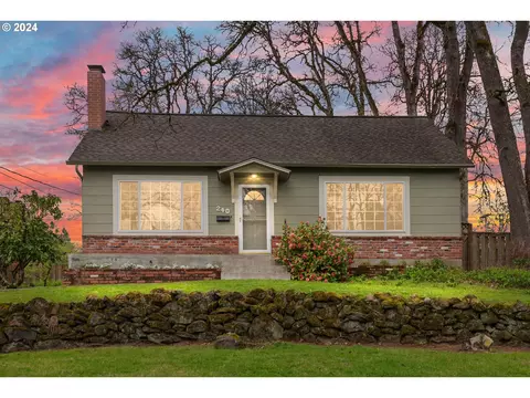 240 W Gloucester St, Gladstone, OR 97027