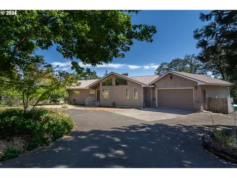 343 Zeigler Ct, Roseburg, OR 97471