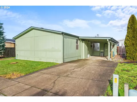 700 N Mill St #78, Creswell, OR 97426