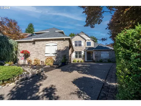 11026 SW Madrone Ct, Tualatin, OR 97062