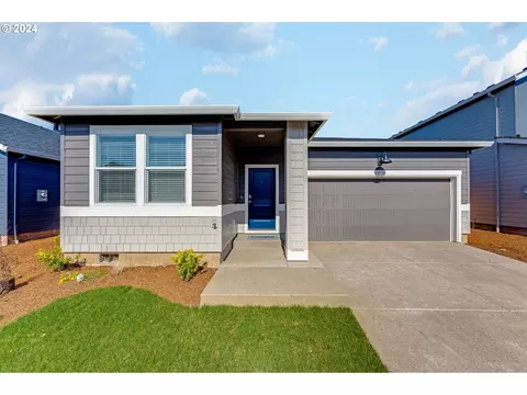 2709 V St, Springfield, OR 97477
