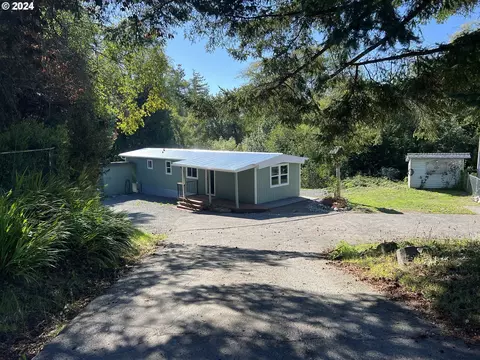97936 Klamath Ave, Brookings, OR 97415
