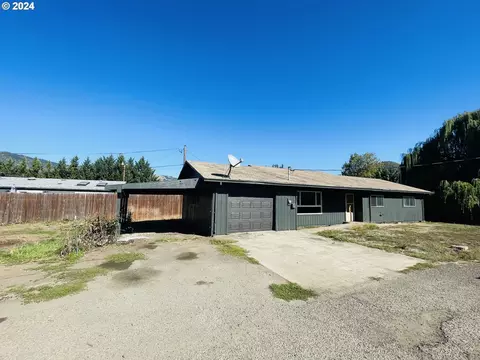 141 Tessia Ln, Myrtle Creek, OR 97457