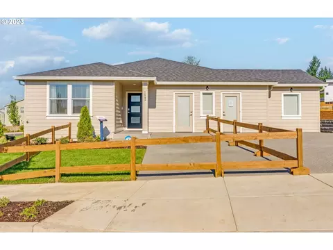 1713 W 14th Ave, La Center, WA 98629