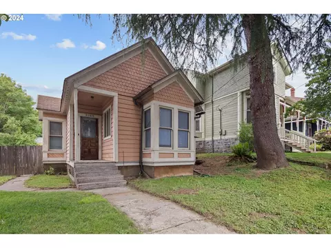 2133 NE Rodney Ave, Portland, OR 97212