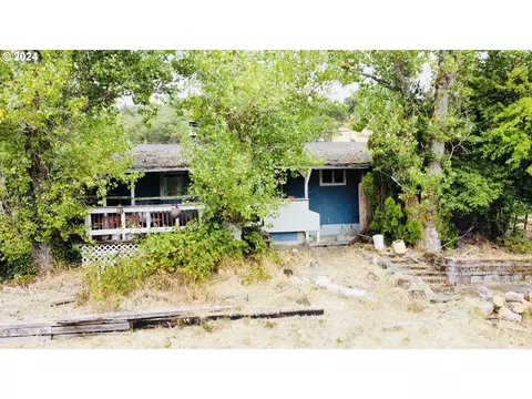 1247 NE Simpson Ln, Myrtle Creek, OR 97457