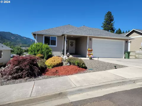 1261 NE Ballard Ct, Myrtle Creek, OR 97457