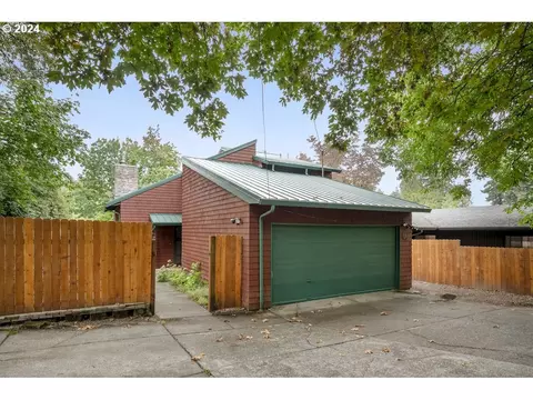 12233 SE River Rd, Milwaukie, OR 97222