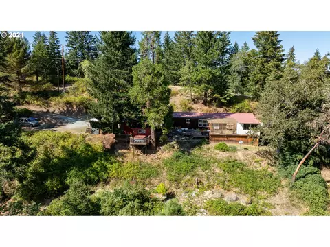 604 Thompson Rd, Riddle, OR 97469