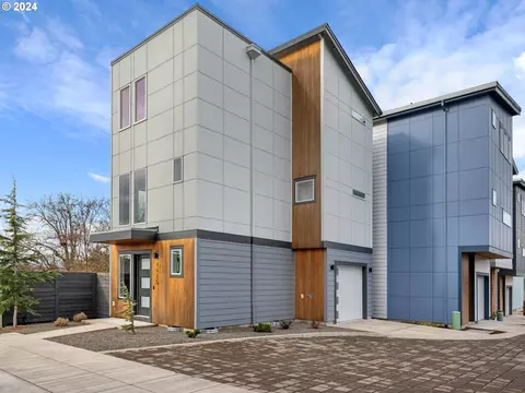 9015 NE Hoyt St, Portland, OR 97220