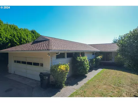 66681 Hummingbird Ln, North Bend, OR 97459