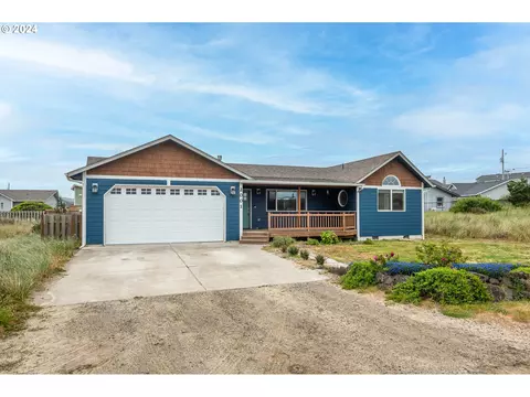 2001 NW Beachview Dr, Waldport, OR 97394
