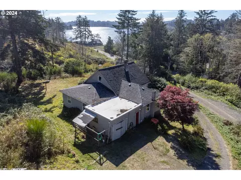 6051 NE 50th St, Otis, OR 97368
