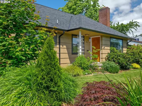 1911 SE 97th Ave, Portland, OR 97216