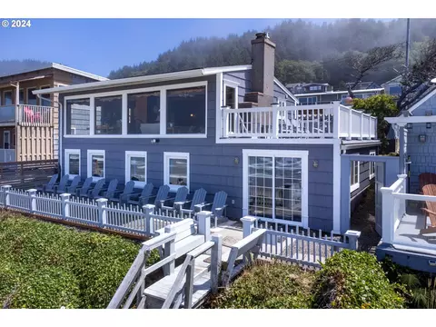 7123 NW Logan Rd, Lincoln City, OR 97367
