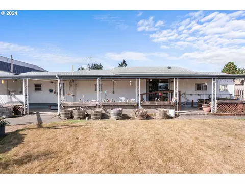 300 Ridings Ave, Molalla, OR 97038