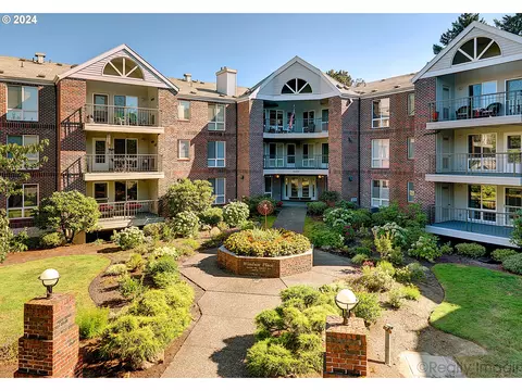 15420 NE Knott St #8, Portland, OR 97230