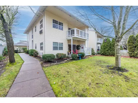 1104 NE Palmblad Dr #301, Gresham, OR 97030 photo 1