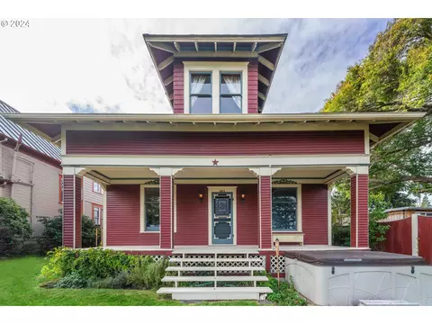 1464 Bay St, North Bend, OR 97459