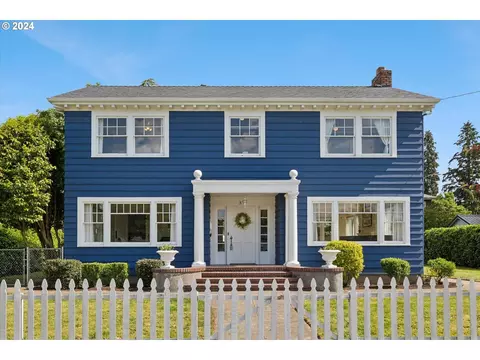 375 E Dartmouth St, Gladstone, OR 97027