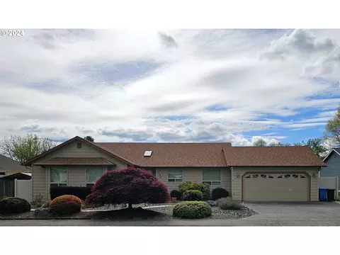155 Emerald St, Sutherlin, OR 97479