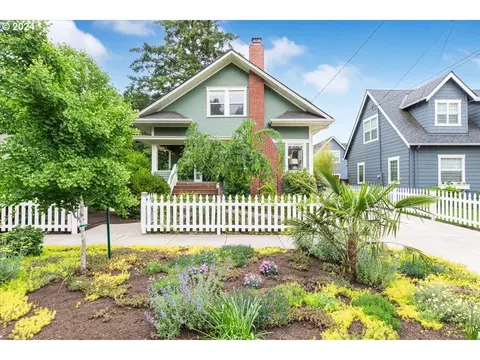 516 S College St, Newberg, OR 97132