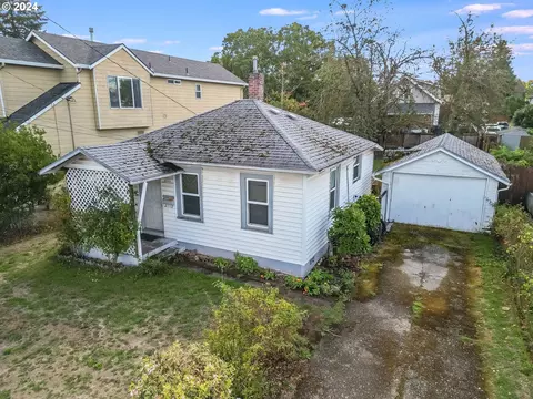 8244 NE Multnomah St, Portland, OR 97220