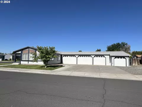 1280 SW 15th St, Hermiston, OR 97838