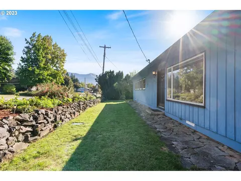 477 NW Chesser Rd, Stevenson, WA 98648
