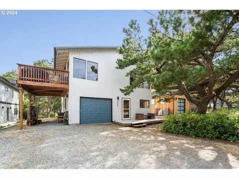 8955 Windward Ln, Manzanita, OR 97130