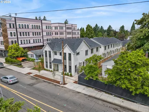 5875 NE Prescott St #10, Portland, OR 97218