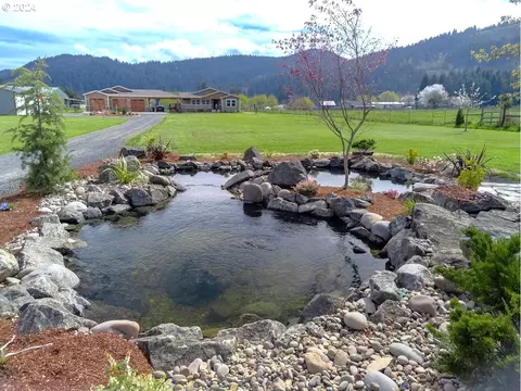 82381 Hillview Dr, Creswell, OR 97426