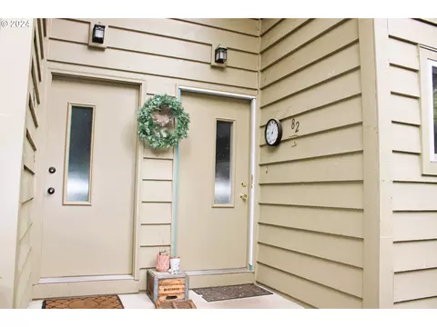 82 Cervantes Cir, Lake Oswego, OR 97035