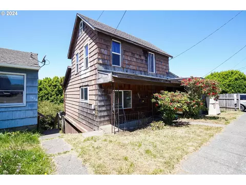 1848 Meade St, North Bend, OR 97459