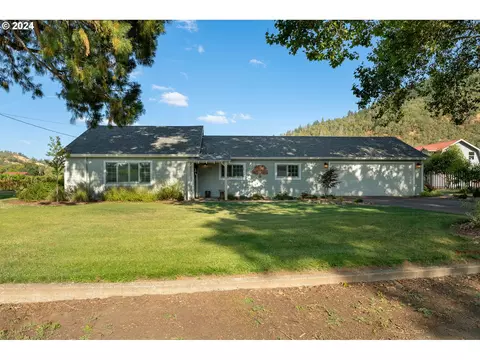 280 Hooten Rd, Winston, OR 97496