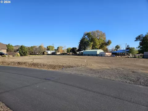 240 NW Saddle Ridge Loop, Prineville, OR 97754